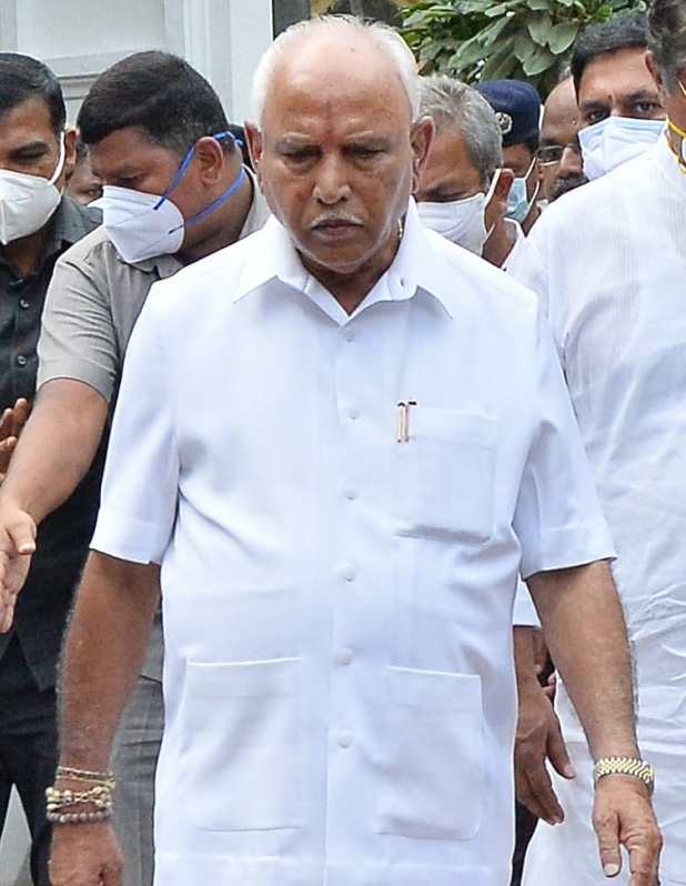 The Weekend Leader - HC issues notice to Yediyurappa in corruption case